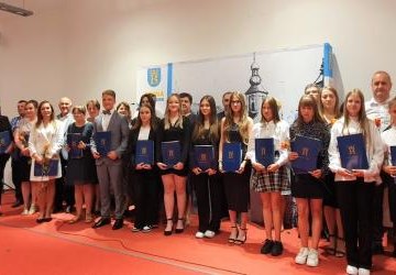 Uroczyste wręczenie nagród dla najlepszych absolwentów szkół podstawowych z terenu Gminy Tymbark