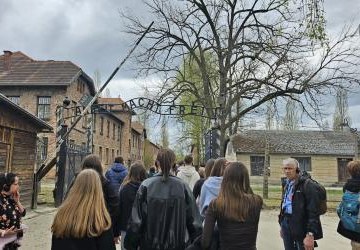 Wycieczka klas 7 i 8 do Auschwitz i Wadowic